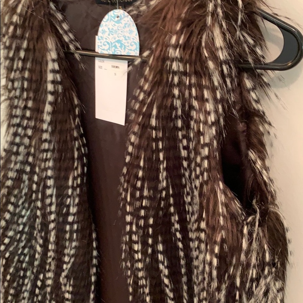 Vest - Picture 2 of 3